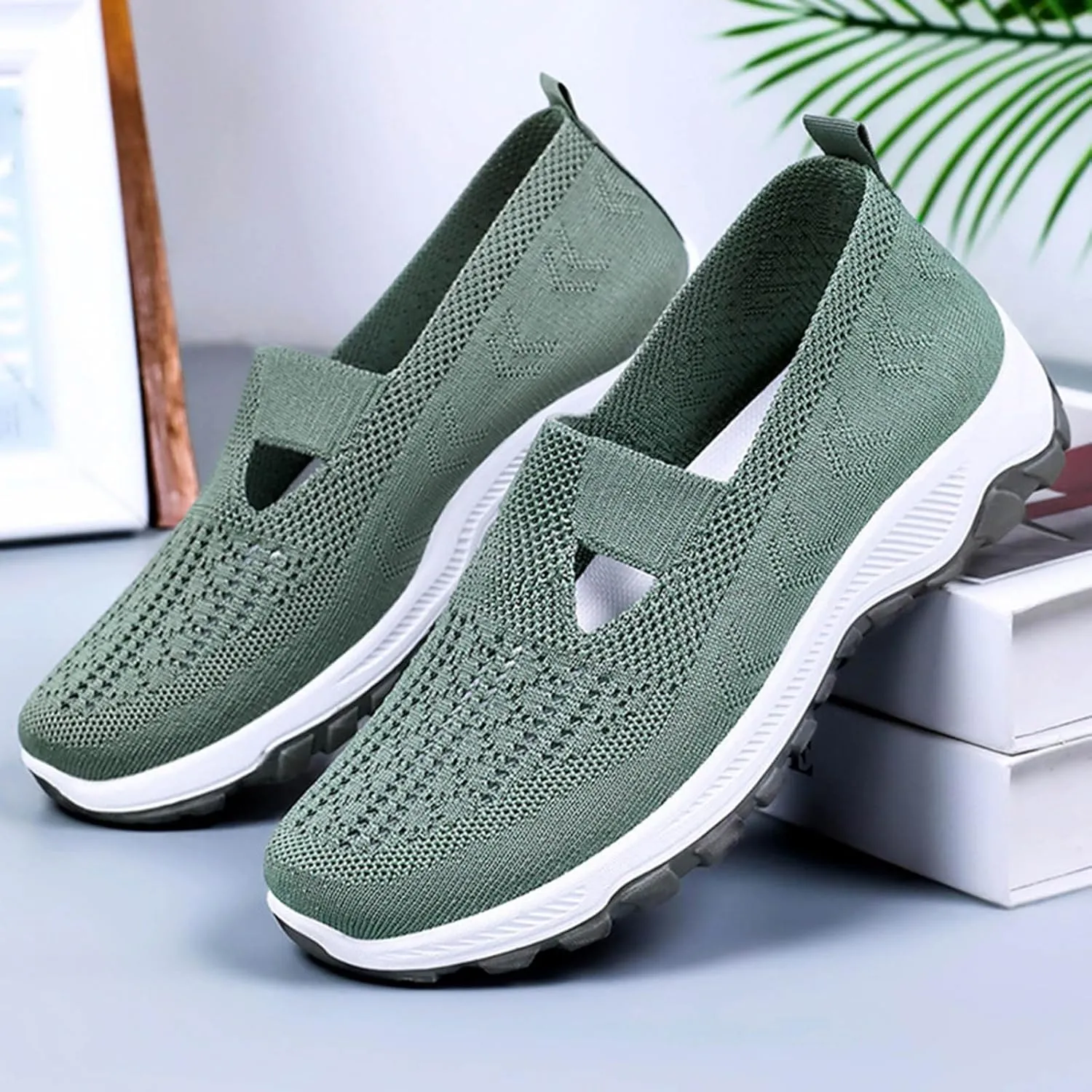 Fashion Summer Women Sports Shoes Flat Bottom Non Slip Mesh Hollow Upper Breathable Soft Women Summer Casual Sandals