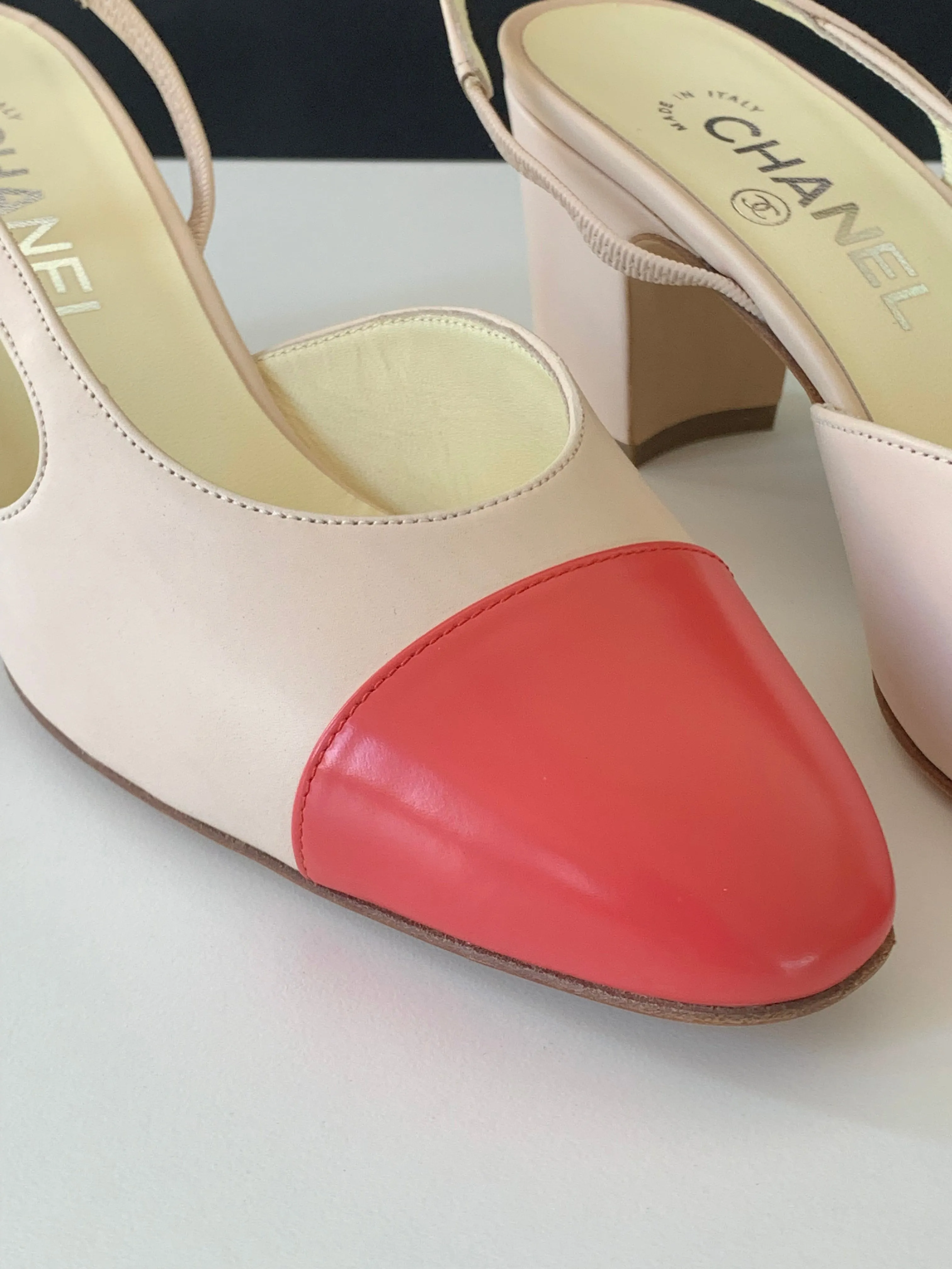 <b>CHANEL </b> <br>Cap Toe Slingback Pumps 38
