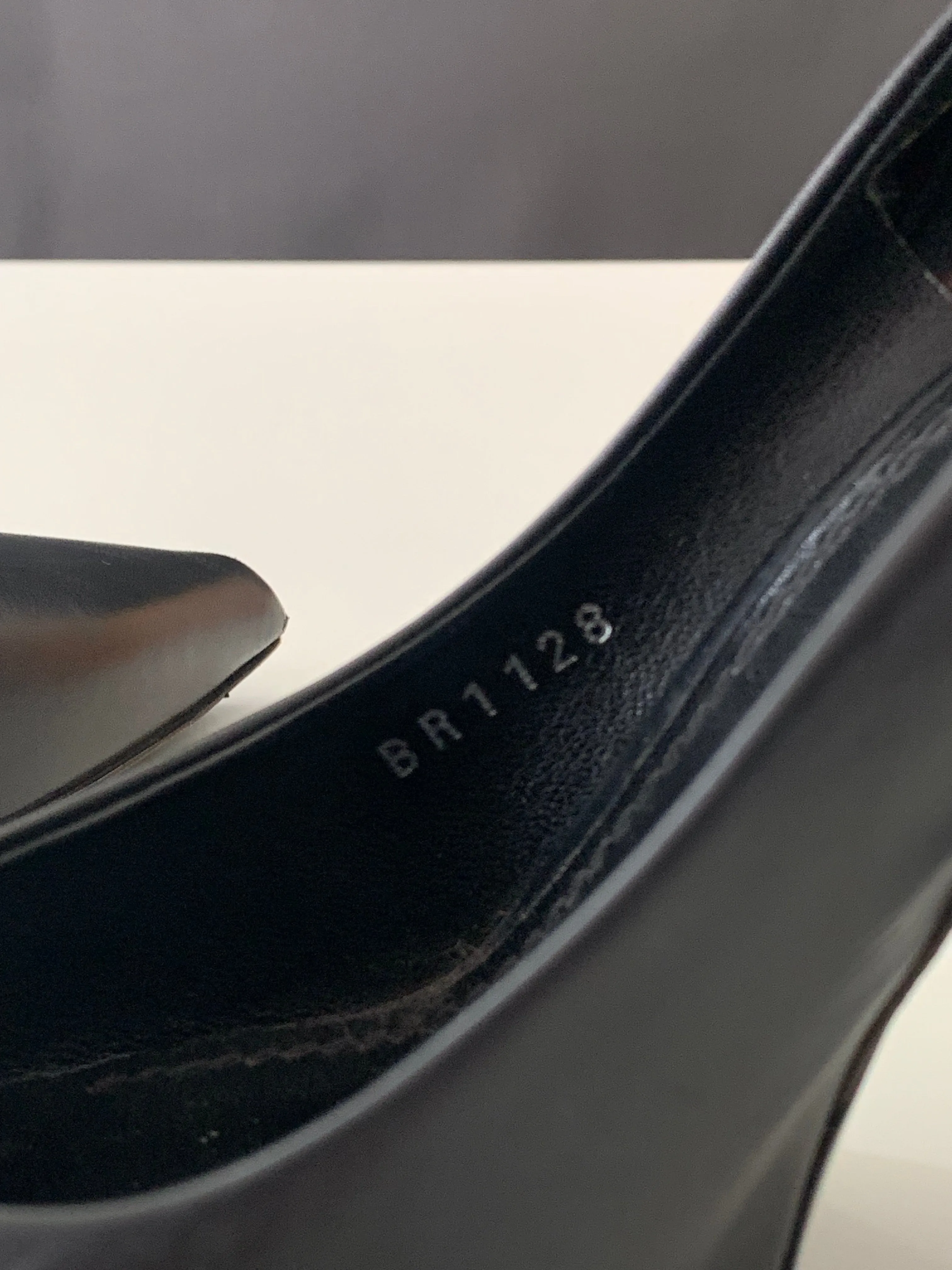 <b>LOUIS VUITTON </b> <br>Matchmake Pumps 37