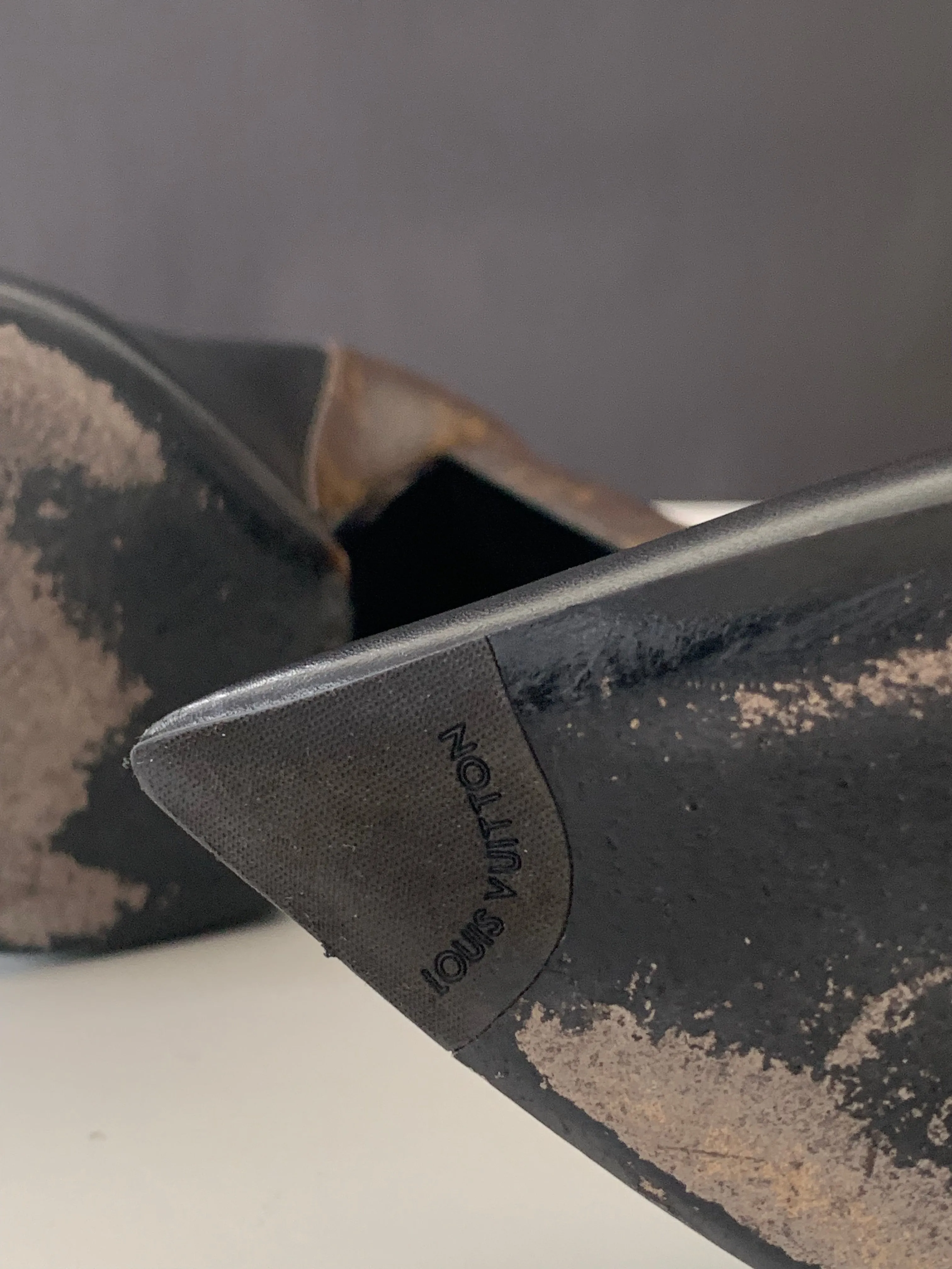 <b>LOUIS VUITTON </b> <br>Matchmake Pumps 37