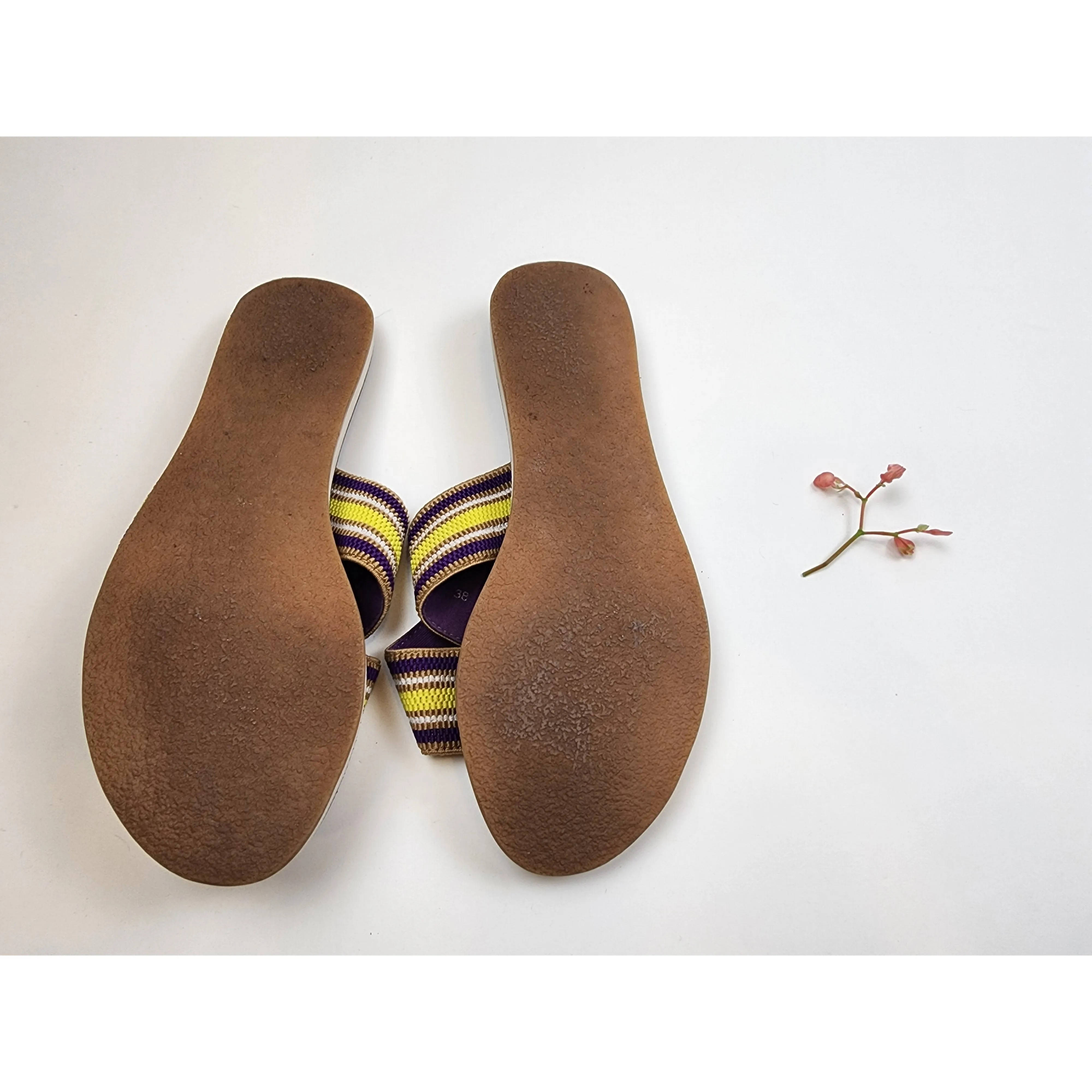 Mellow Yellow criss cross slide on flats size 38