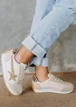 VERY G VINTAGE STAR SNEAKERS